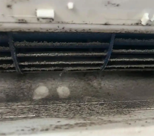 墨江空调吹的风有股烧焦味是怎么回事